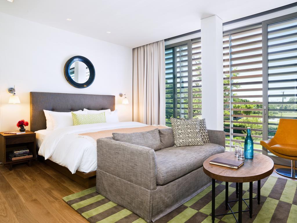 Topping Rose House Bridgehampton Room photo